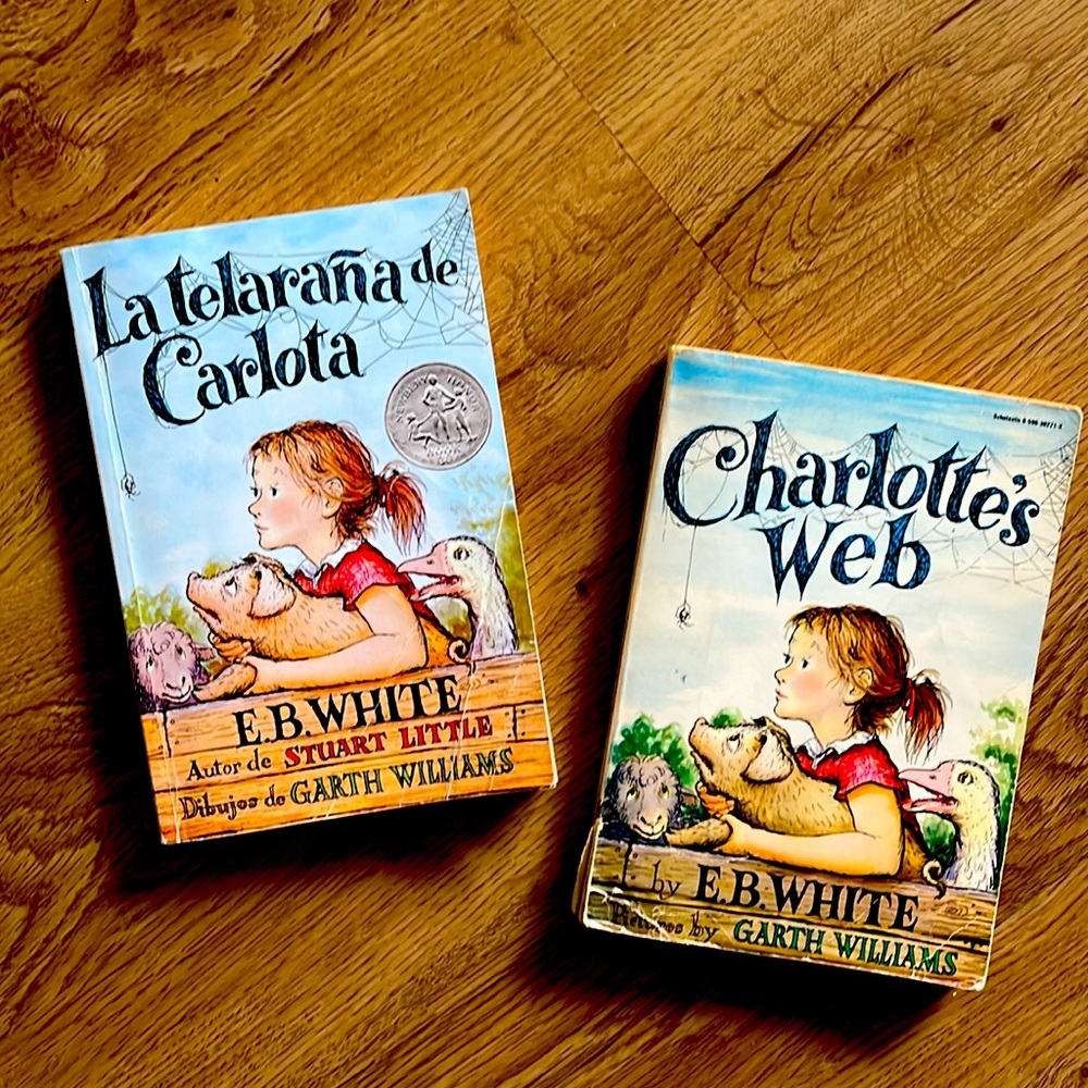 A Spanish and an English version of Charlotte’s Web